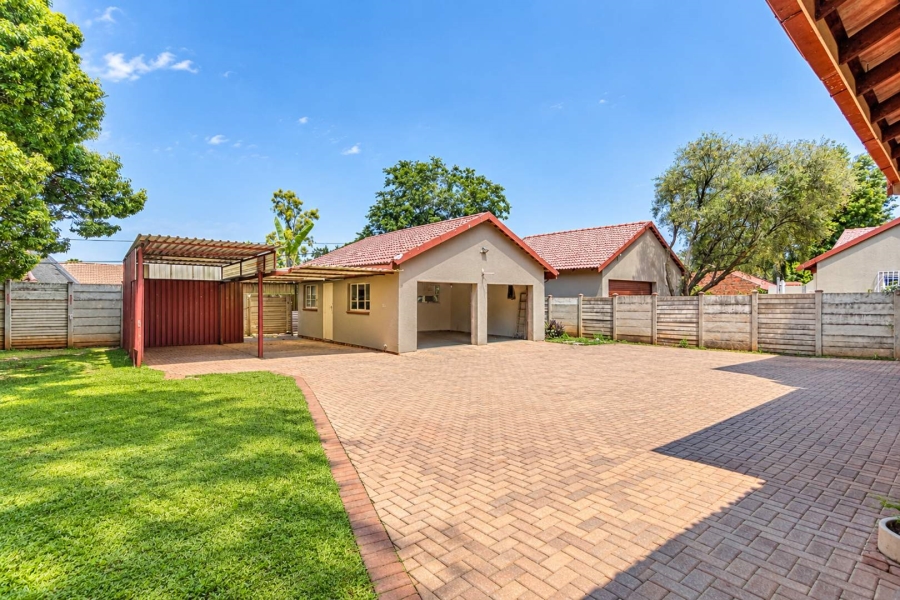 5 Bedroom Property for Sale in Melodie North West